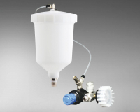 Верхний бачок Walcom для нанесения ЛКМ высокой вязкости с регулятором давления и манометром (для краскопультов Slim) 52054/W 680 мл Верхний бачок Walcom для нанесения ЛКМ высокой вязкости с регулятором давления и манометром (для краскопультов Slim) 52054/W 680 мл