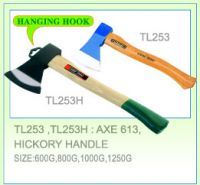 Топор 600 г. с деревянной ручкой.