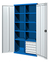 Шкаф для оснастки и инструмента "CLASSIC":Перфорированная задняя стенка, 2 больших полки, 3 больших ящика.габаритные размеры: 950х500х1950 мм.Ригельная система запирания , с тягами.Порошковая покраска RAL 5015;9007;3000; 5015/9007;3000/9007).Возможно