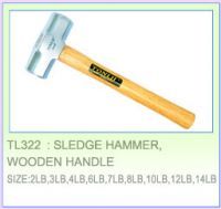 Кувалда 1800г.со скруглённым квадратным двусторонним бойком на короткой деревянной ручке.