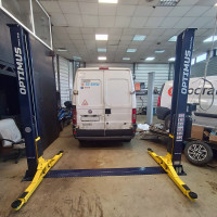 S-OPT-4T Подъемник гидравлический двухстоечный с нижней синхронизацией и симметричными лапами. Двусторонняя механическая система разблокировки, г/п 4000кг. 380V/2.2 кВт