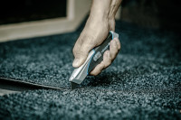 Нож с выдвижным трапециевидным лезвием