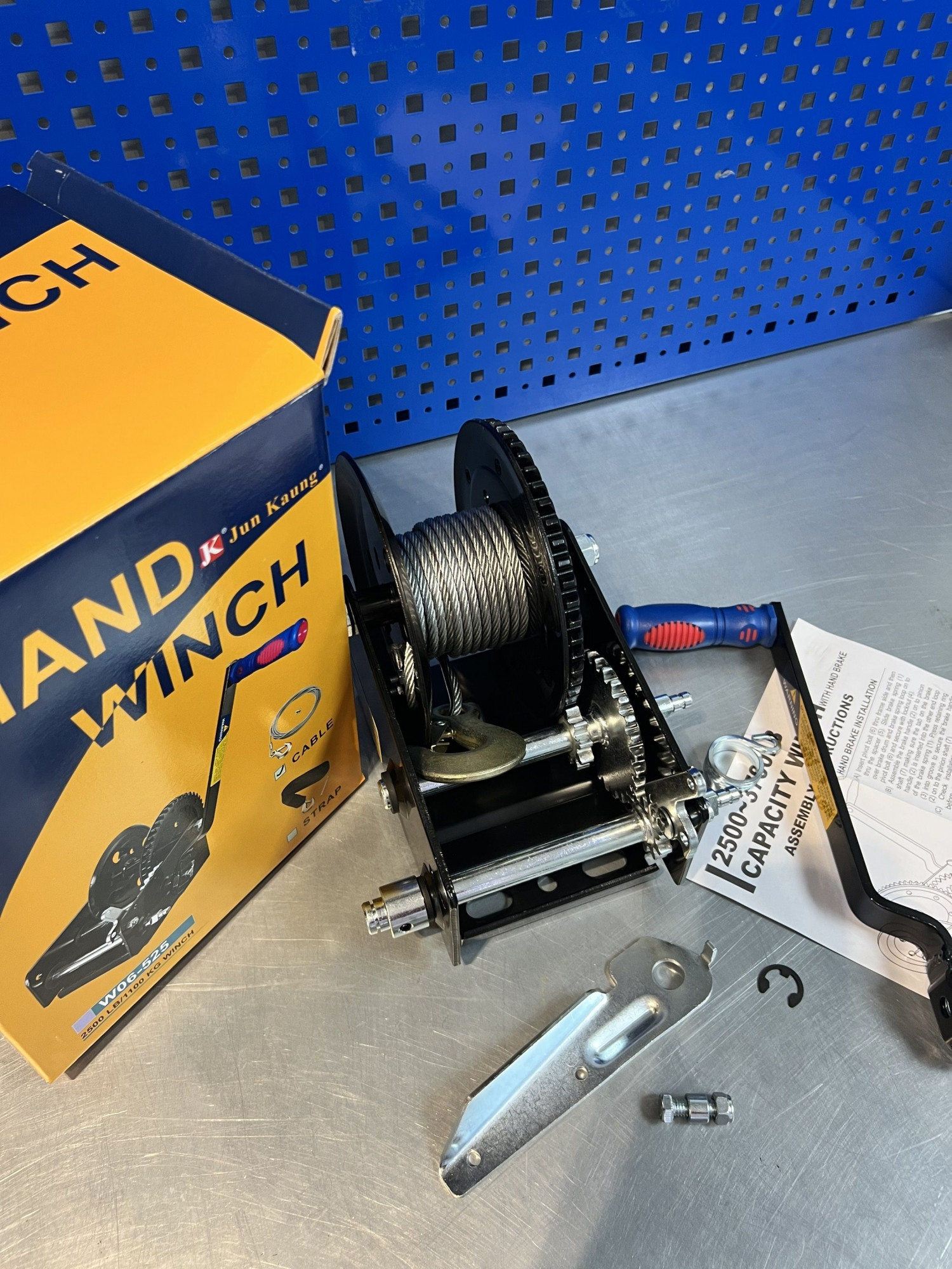 WC06-525-2 Лебёдка ручная стационарная (1100кг). тросс 5мм.x 10м.