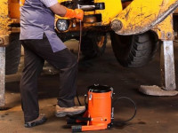 Нагнетатель смазки с ножной накачкой